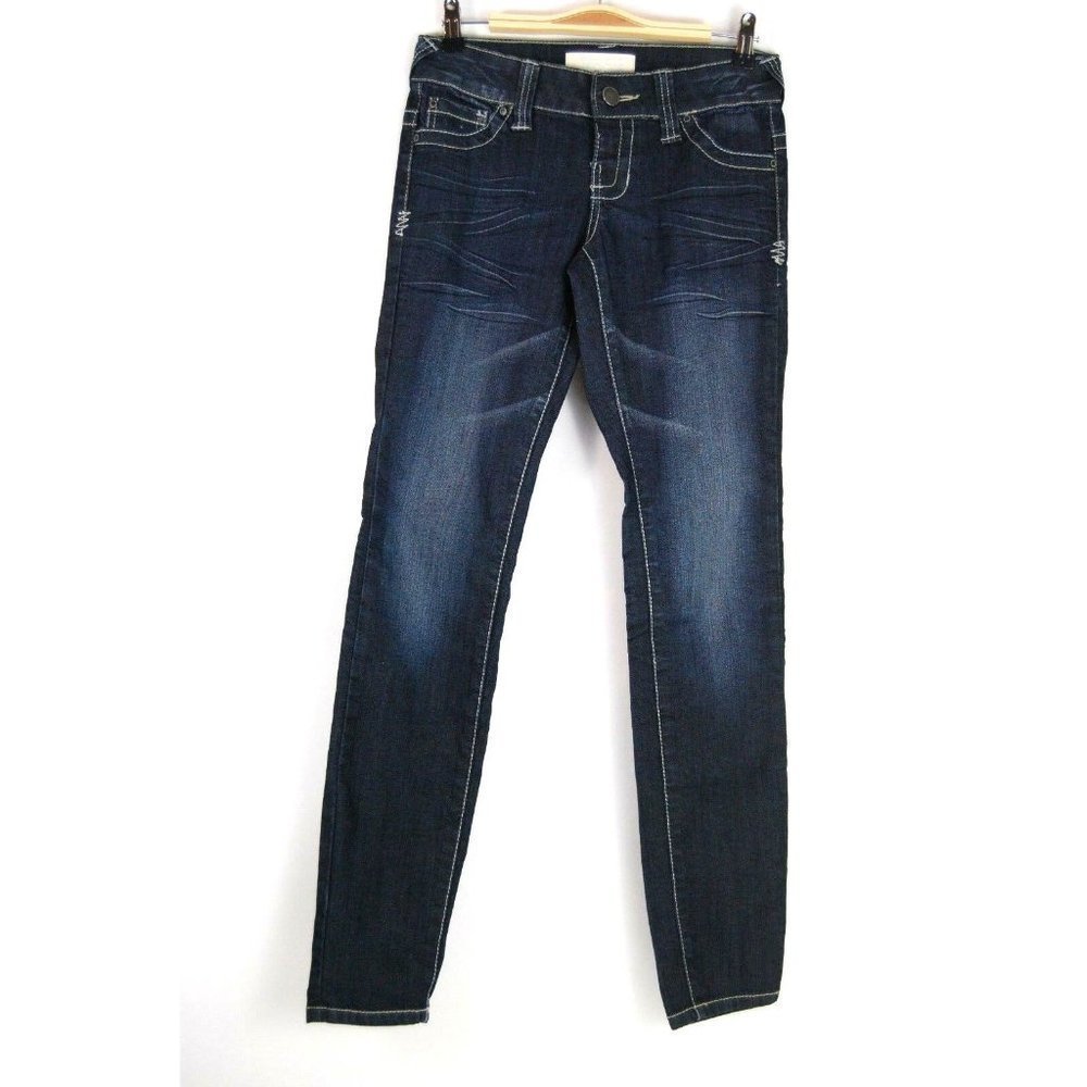 Maurices Lightweight Slim Leg Distressed Jeans‎ - Size S (27x33)